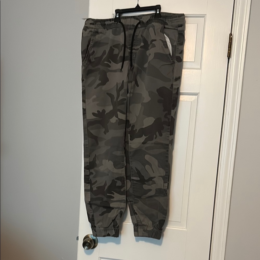 Denizen from Levi's Men's Gray Camouflage Chinos